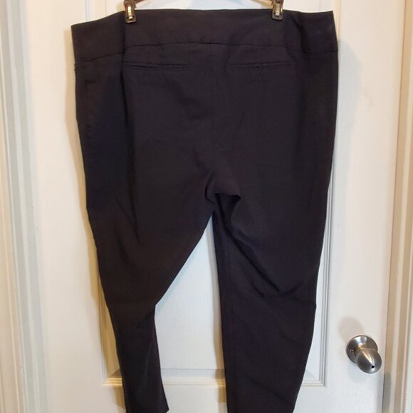 🖤 TORRID Plus Size Black Curvy Stretch Ankle Pants  / Capris | 18 🖤 - Picture 3 of 7